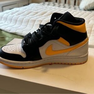 Nike Women's Sneakers Black Yellow White